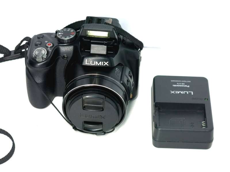 Leica Lens - Panasonic Lumix DMC-FZ200 12.1 MP Digital Camera 24x Optical Zoom