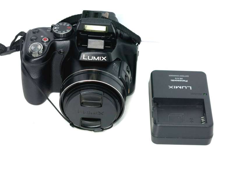 Leica Lens - Panasonic Lumix DMC-FZ200 12.1 MP Digital Camera 24x Optical Zoom
