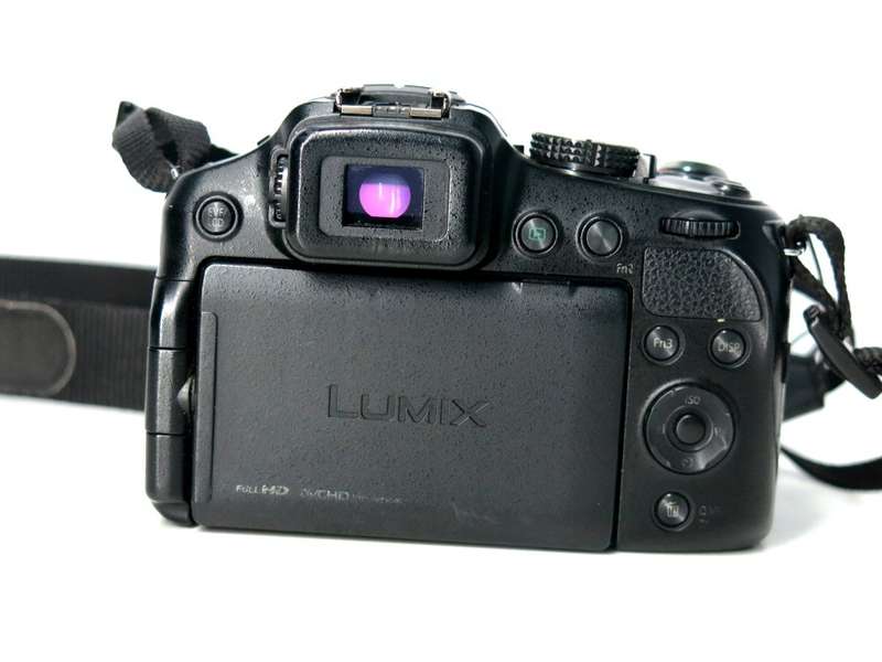 Leica Lens - Panasonic Lumix DMC-FZ200 12.1 MP Digital Camera 24x Optical Zoom