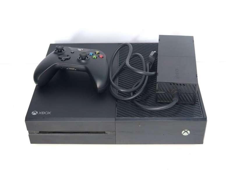 Microsoft Xbox One 1TB Model 1540 Gaming Console + 1 Controller