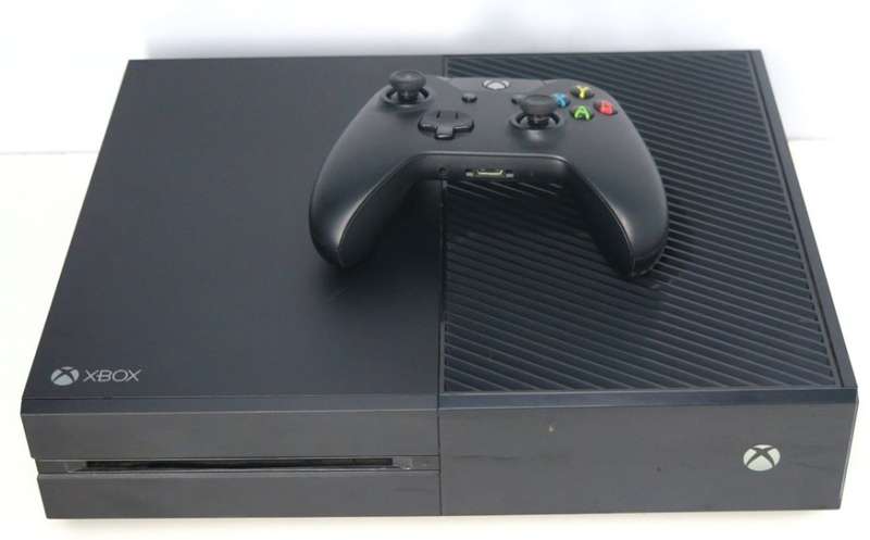 Microsoft Xbox One 1TB Model 1540 Gaming Console + 1 Controller