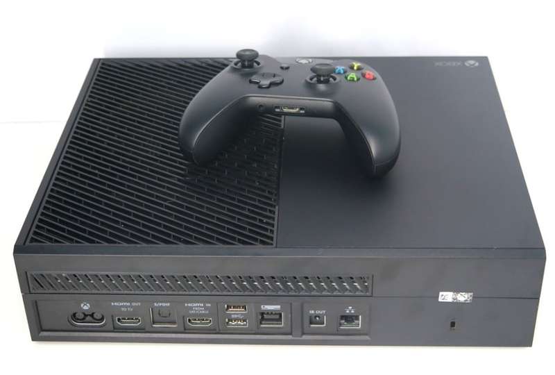 Microsoft Xbox One 1TB Model 1540 Gaming Console + 1 Controller