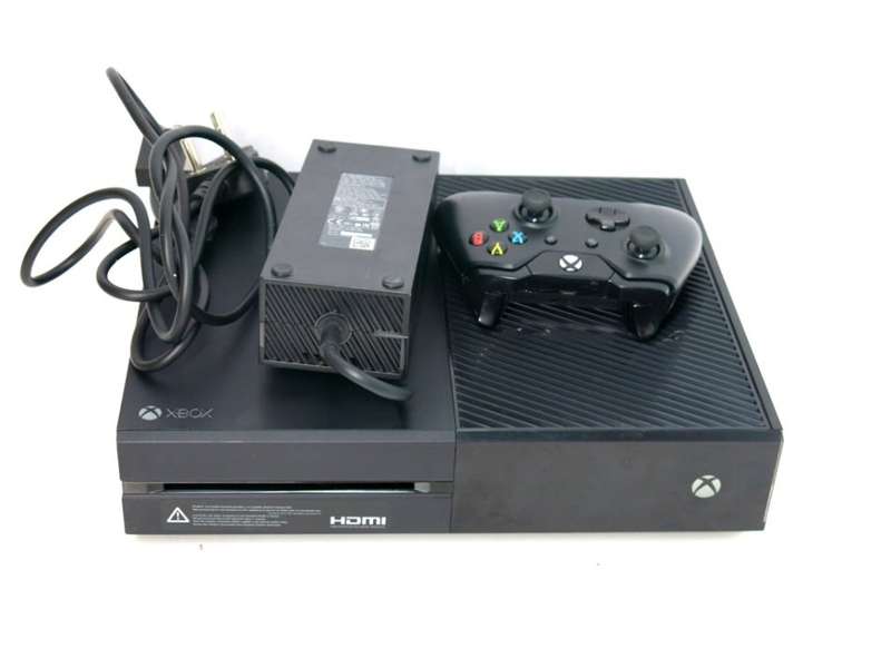 Microsoft Xbox One 500GB Model 1540 Gaming Console + 1 Controller