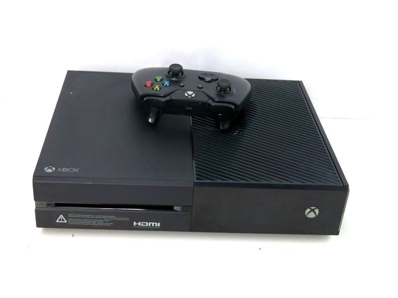 Microsoft Xbox One 500GB Model 1540 Gaming Console + 1 Controller