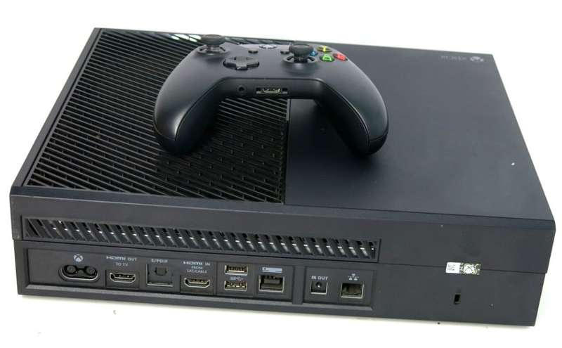 Microsoft Xbox One 500GB Model 1540 Gaming Console + 1 Controller