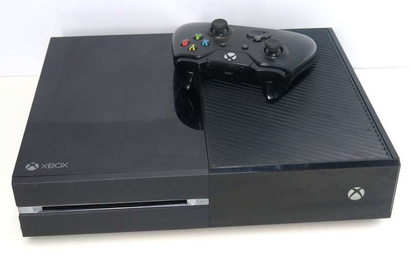 Microsoft Xbox One 500GB Model 1540 Gaming  Console + 1 Controller  + FIFA15 XBOX ONE GAME