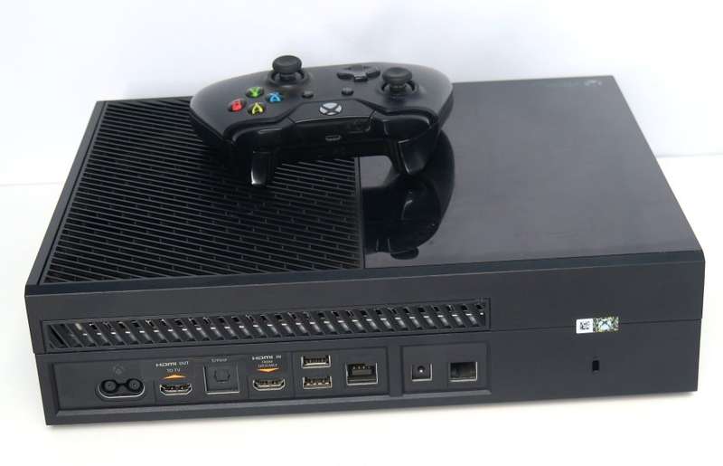 Microsoft Xbox One 500GB Model 1540 Gaming  Console + 1 Controller  + FIFA15 XBOX ONE GAME