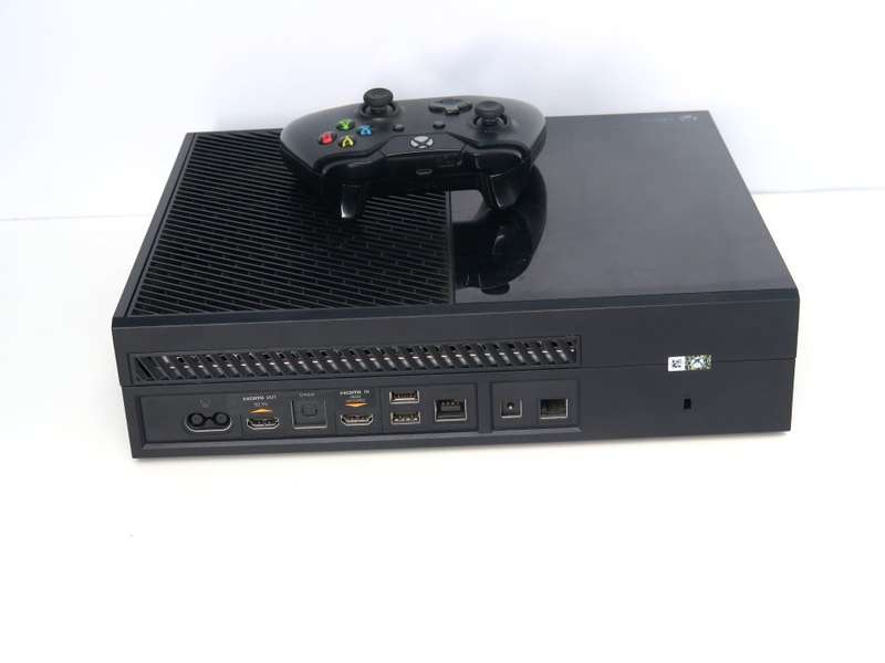 Microsoft Xbox One 500GB Model 1540 Gaming  Console + 1 Controller  + FIFA15 XBOX ONE GAME