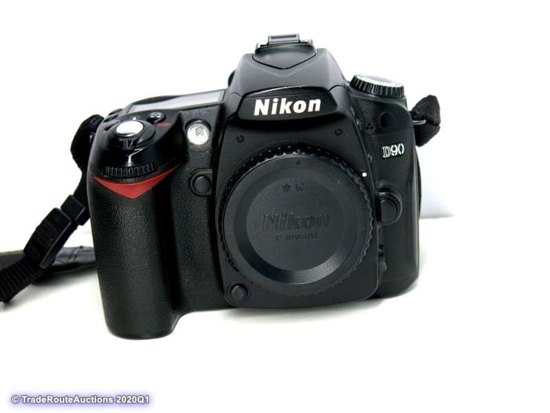 NIKON D90 PROFESSIONAL DSLR CAMERA BODY   ** NIKON **