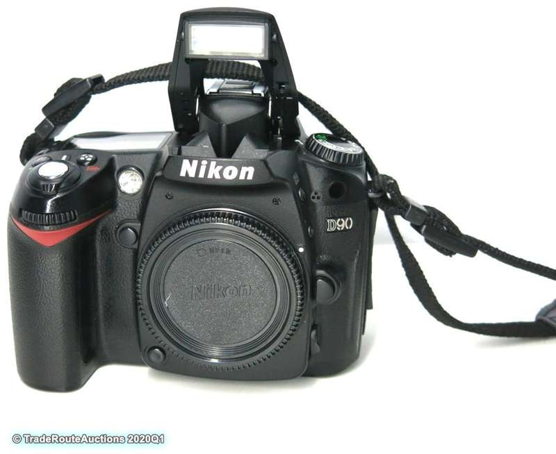 NIKON D90 PROFESSIONAL DSLR CAMERA BODY   ** NIKON **