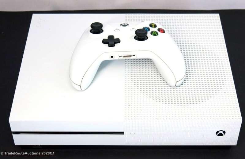 Microsoft Xbox One S 500GB Console (WHITE) Model 1681 + 1 Controller (WHITE)