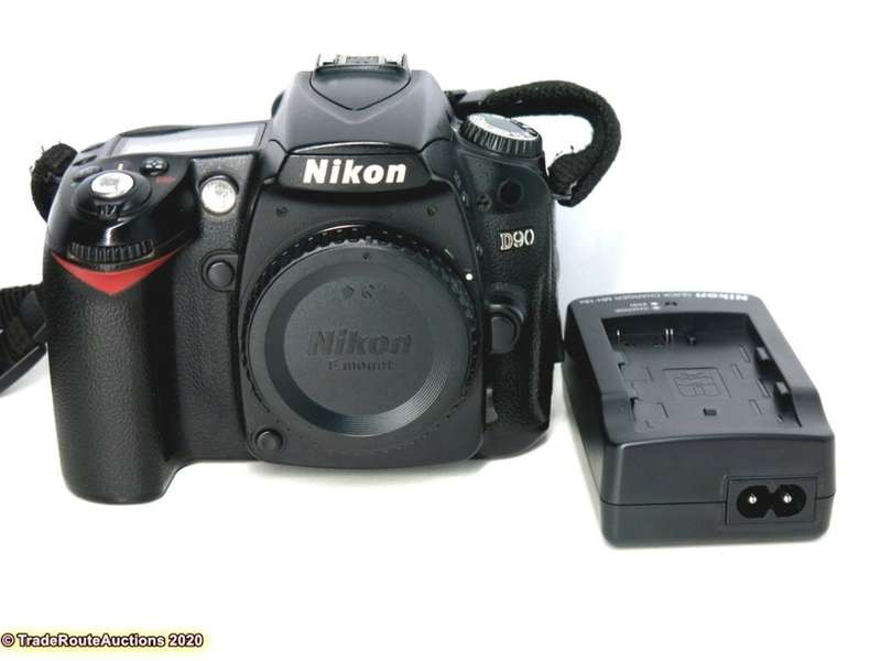 NIKON D90 PROFESSIONAL DSLR CAMERA BODY   ** NIKON **