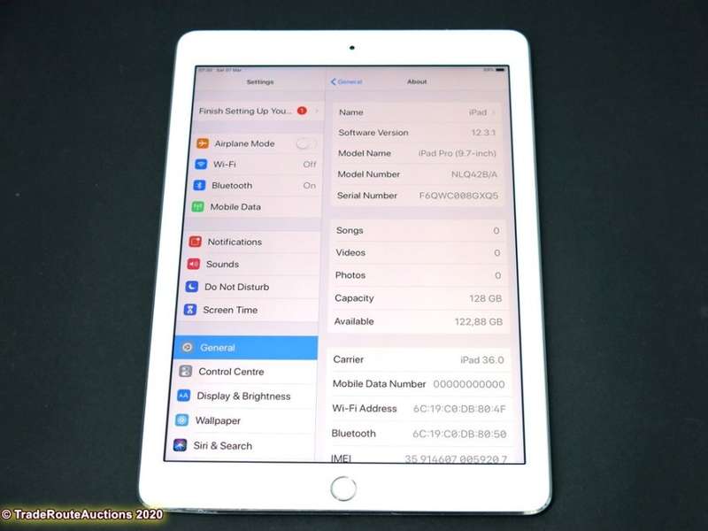 PLEASE READ - IPAD Pro 9.7-inch | NLQ42B/A | 128GB | WiFi + 4G CELLULAR | Space Grey | A1674