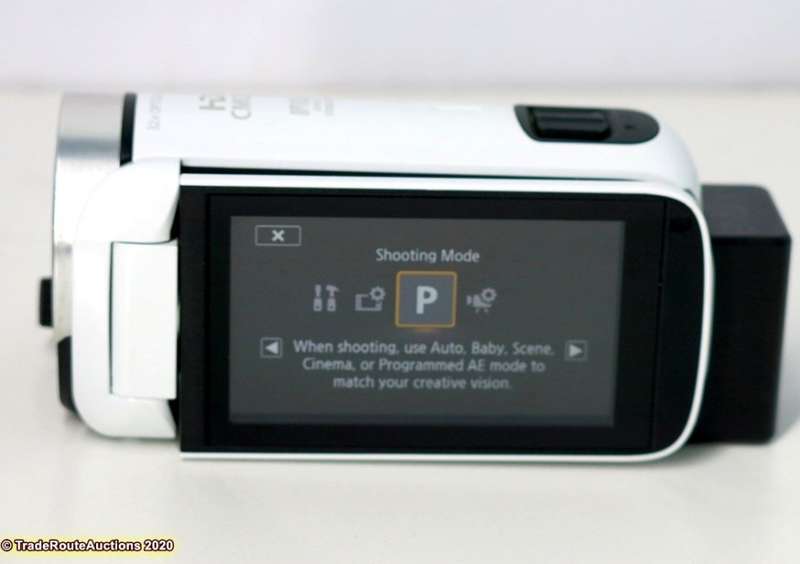 Canon LEGRIA HF R606 Camcorder - High Definition - 3.28Mp 32x optical zoom