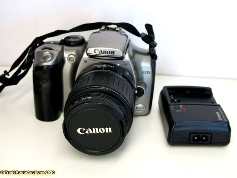 Canon EOS 300D Digital SLR camera (SILVER) + 18-55 LENS KIT