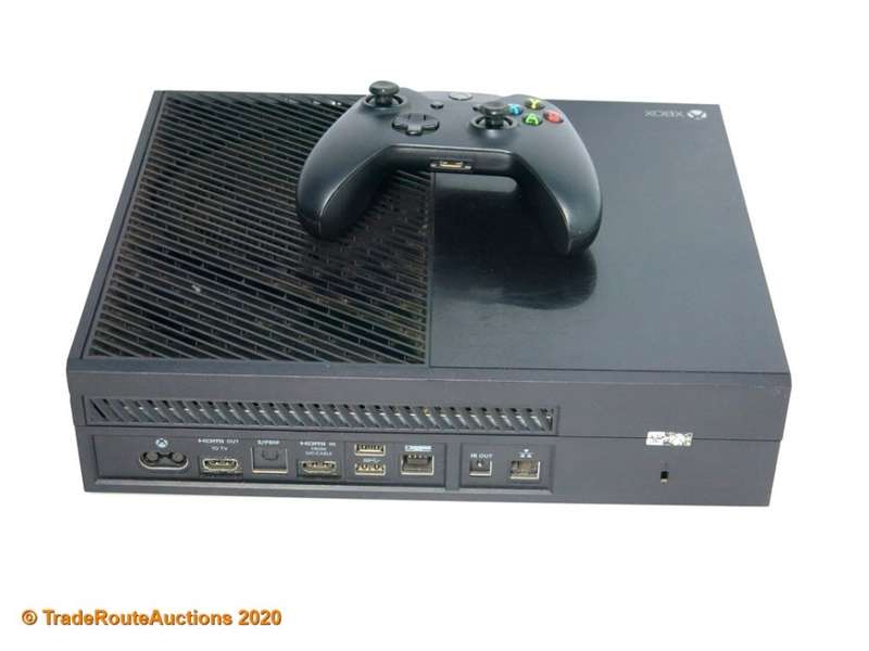Microsoft Xbox One 500GB Model 1540 Gaming Console + 1 Controller
