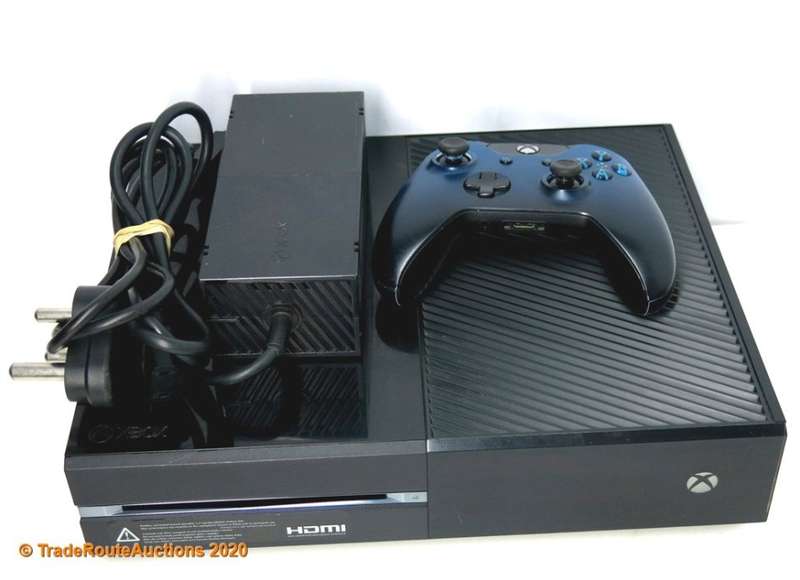 Microsoft Xbox One 500GB Model 1540 Gaming Console + 1 Controller