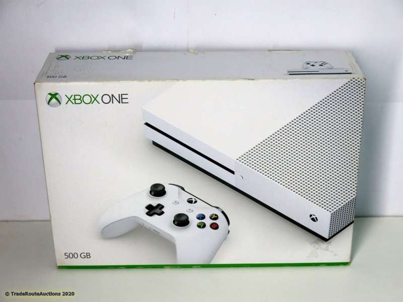 XBOX One S 500GB Console (WHITE) Model 1681 + 1 Controller (WHITE)