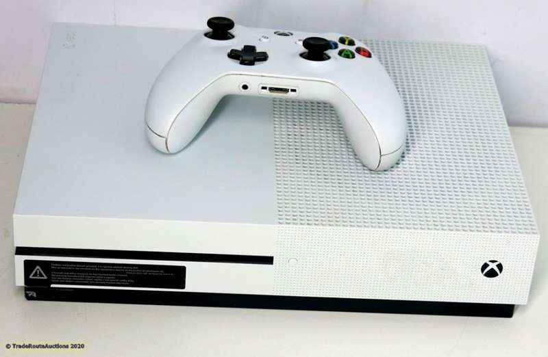 XBOX One S 500GB Console (WHITE) Model 1681 + 1 Controller (WHITE)