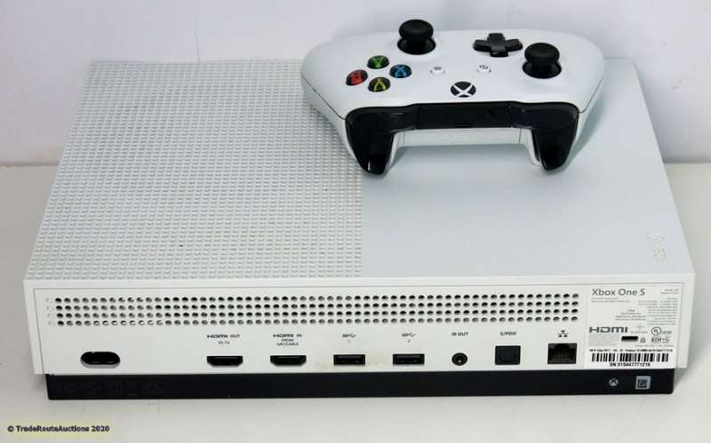 XBOX One S 500GB Console (WHITE) Model 1681 + 1 Controller (WHITE)