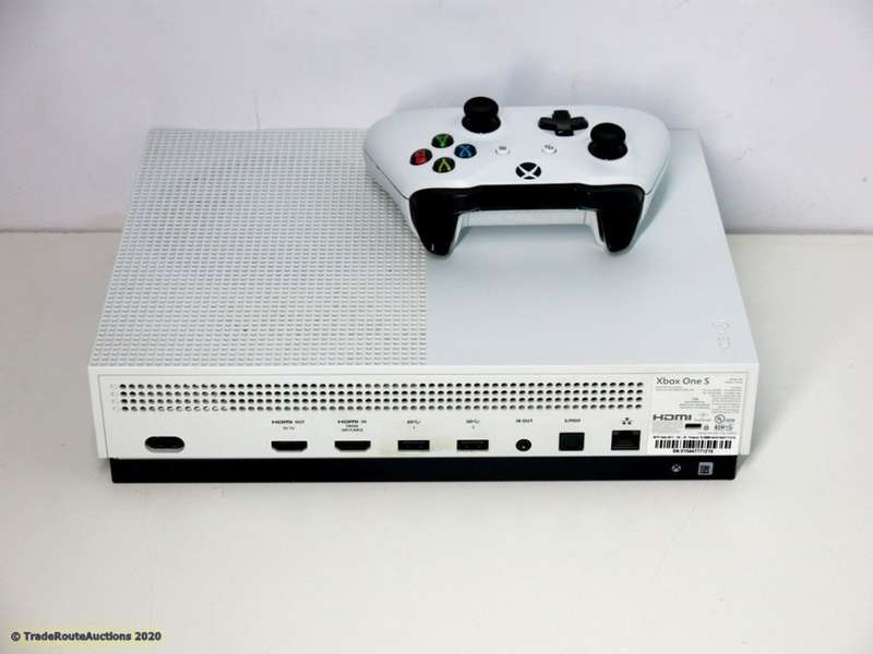 XBOX One S 500GB Console (WHITE) Model 1681 + 1 Controller (WHITE)