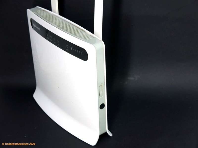 Huawei B593 4G LTE WiFi Modem Wireless Router (uses SIM card)