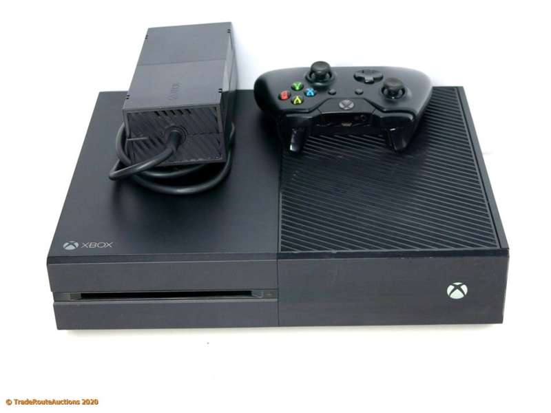 Microsoft Xbox One 500GB Model 1540 Gaming Console + 1 Controller