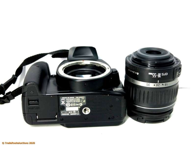 Canon EOS 400D DigitalSLR camera 10.1 Megapixels + Canon EFS 18-55mm Lens