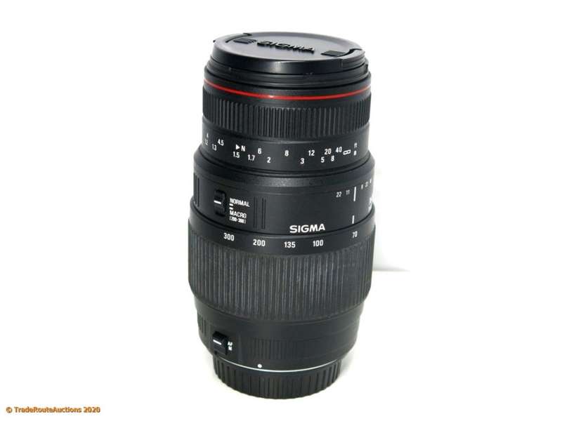 SIGMA 70-300mm APO Telephoto Zoom Lens for Canon DSLR Cameras