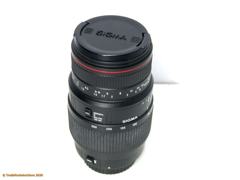 SIGMA 70-300mm APO Telephoto Zoom Lens for Canon DSLR Cameras