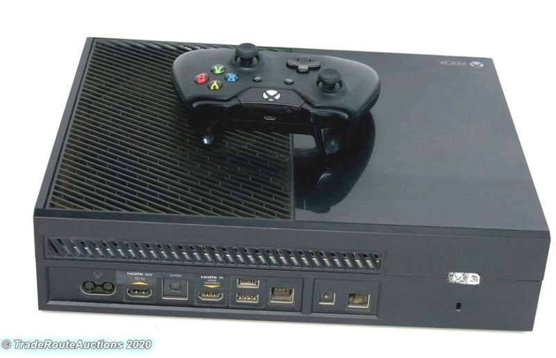 Microsoft Xbox One Model 1540 Gaming Console + 1 Controller