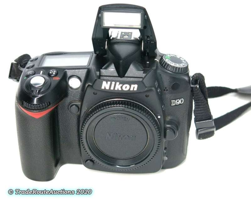 NIKON D90 PROFESSIONAL DSLR CAMERA BODY   ** NIKON **