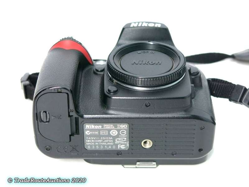 NIKON D90 PROFESSIONAL DSLR CAMERA BODY   ** NIKON **