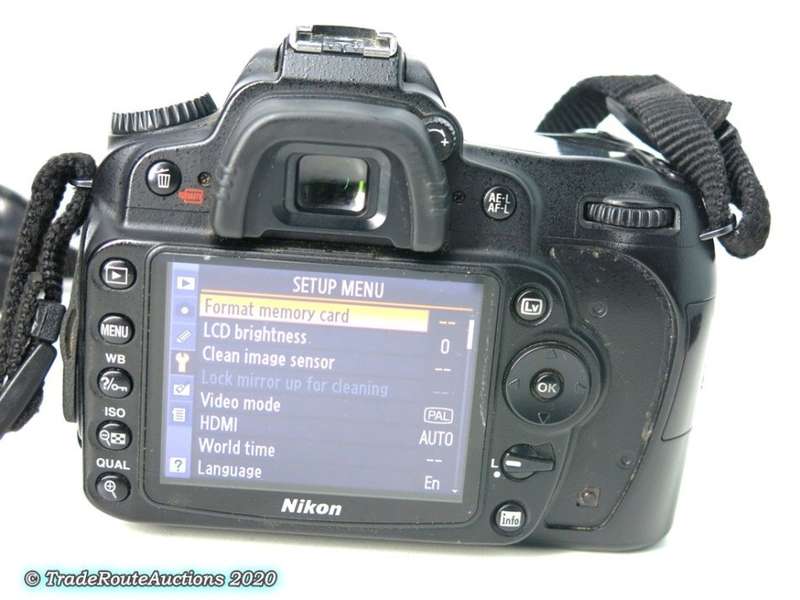 NIKON D90 PROFESSIONAL DSLR CAMERA BODY   ** NIKON **
