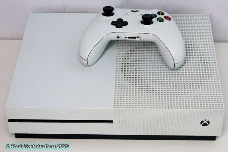 XBOX One S 500GB Console (WHITE) Model 1681 + 1 Controller (WHITE)