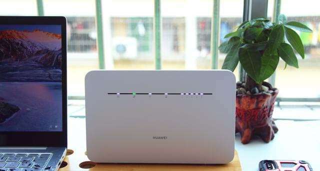 Huawei 4G Router 3 Pro B535, 4G 300Mbps Mobile WiFi Router Modem | Uses SIM Card