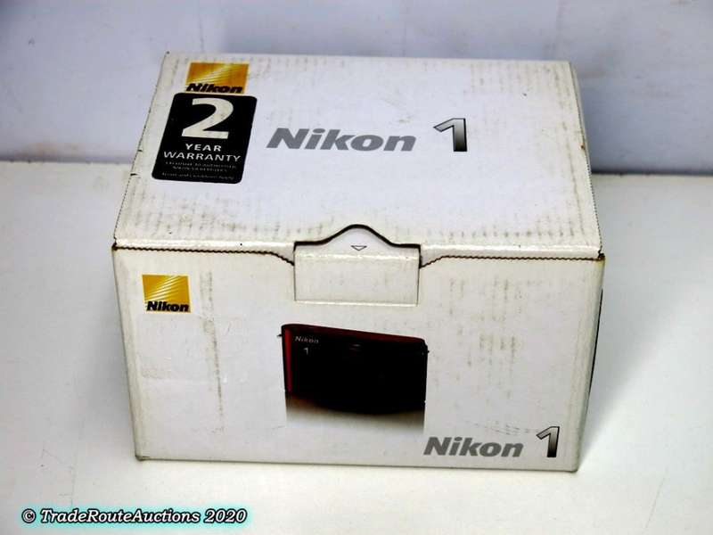 Nikon 1 J1 kit with 1 NIKKOR lens 10mm f/2.8 Kit (Mirrorless)
