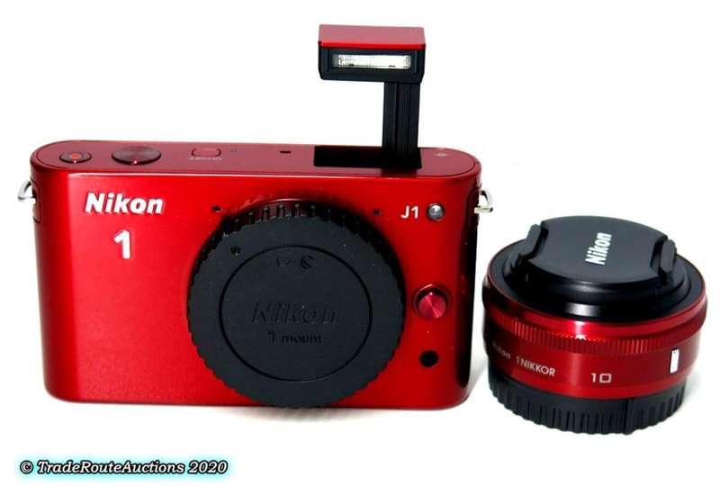 Nikon 1 J1 kit with 1 NIKKOR lens 10mm f/2.8 Kit (Mirrorless)