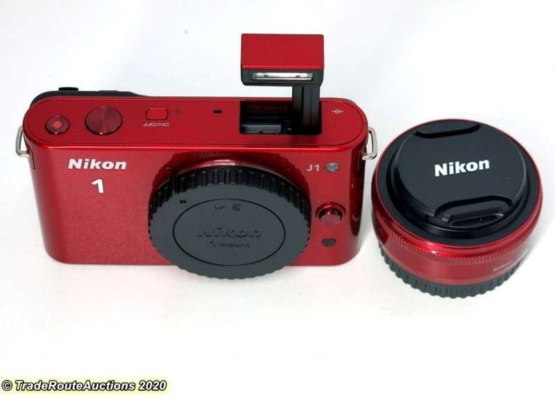 Nikon 1 J1 kit with 1 NIKKOR lens 10mm f/2.8 Kit (Mirrorless)