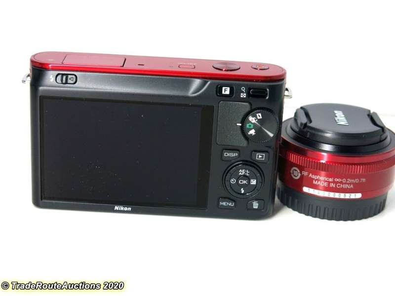 Nikon 1 J1 kit with 1 NIKKOR lens 10mm f/2.8 Kit (Mirrorless)