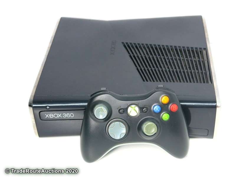 Microsoft Xbox 360 S Gaming Console + 1 Controller Model 1439