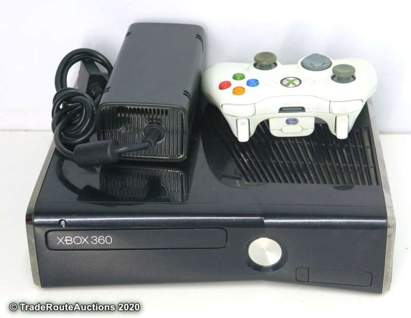Microsoft Xbox 360 S Gaming Console + 1 Controller Model 1439