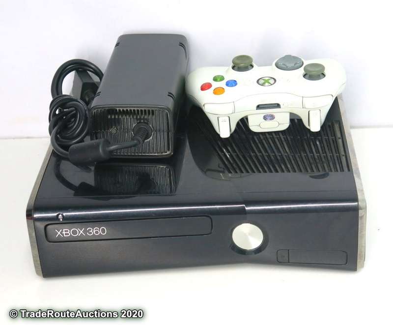 Microsoft Xbox 360 S Gaming Console + 1 Controller Model 1439