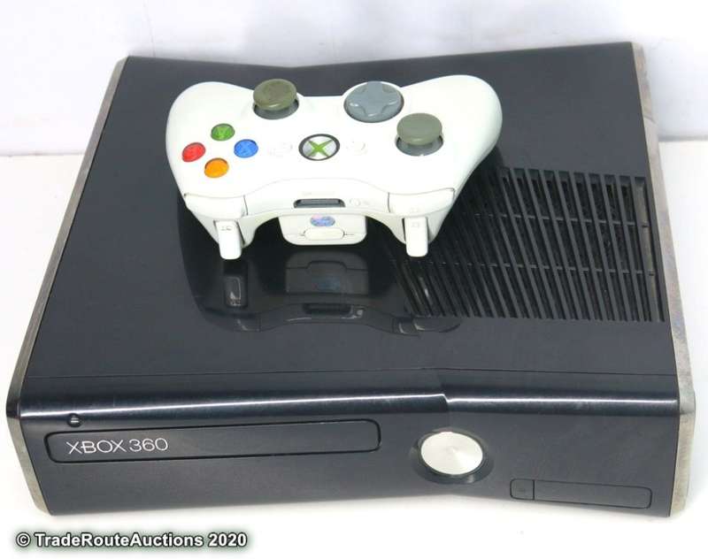 Microsoft Xbox 360 S Gaming Console + 1 Controller Model 1439