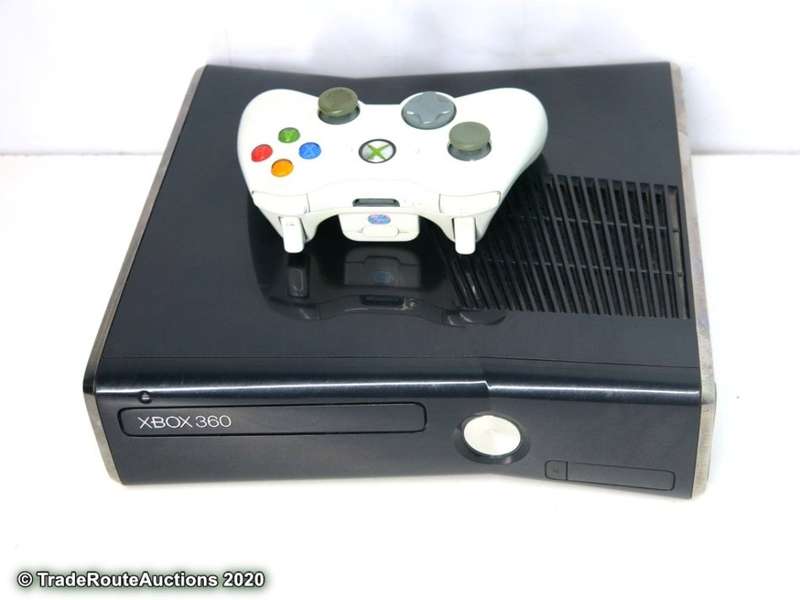 Microsoft Xbox 360 S Gaming Console + 1 Controller Model 1439