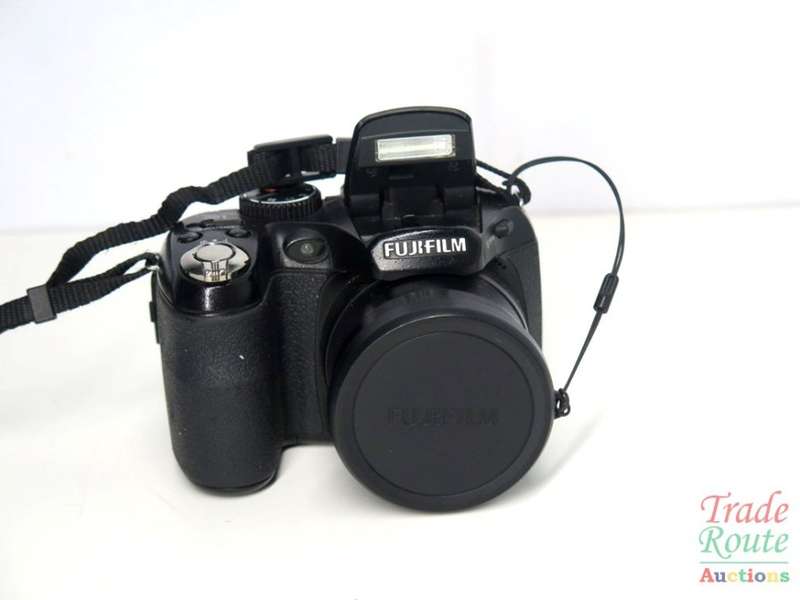 Fujifilm FinePix S1800 12.2 MP Digital Camera with 18x Wide Angle Optical Dual Image Stabilized Zoom