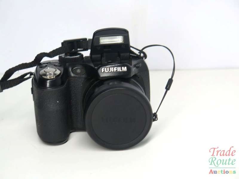 Fujifilm FinePix S1800 12.2 MP Digital Camera with 18x Wide Angle Optical Dual Image Stabilized Zoom