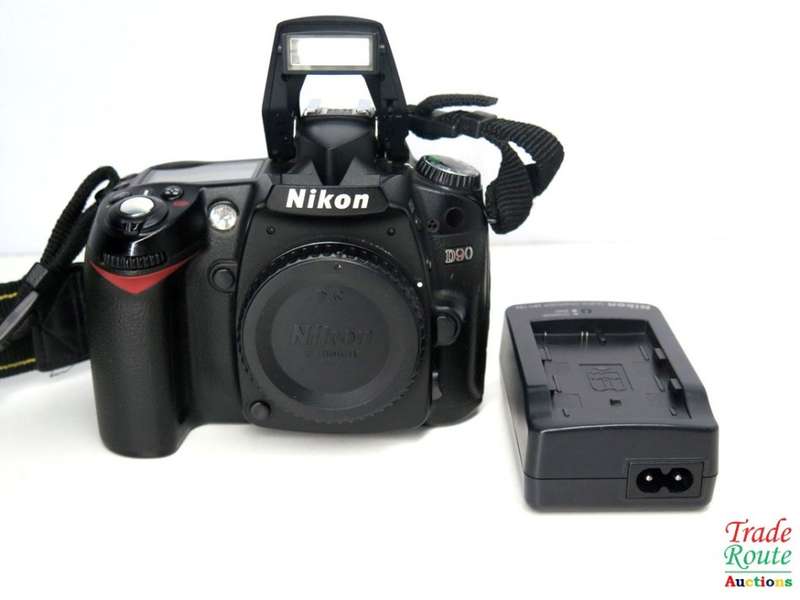 NIKON D90 PROFESSIONAL DSLR CAMERA BODY   ** NIKON **