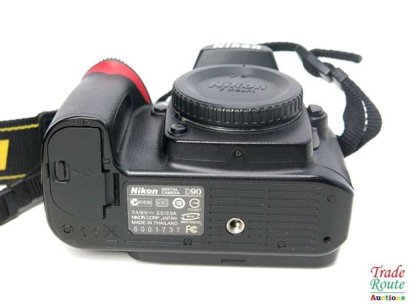 NIKON D90 PROFESSIONAL DSLR CAMERA BODY   ** NIKON **