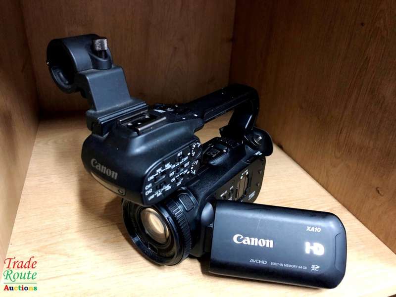 CANON XA10  AVCHD CAMCORDER - HD - BUILT IN MEMORY 64GB - CAMCORDER
